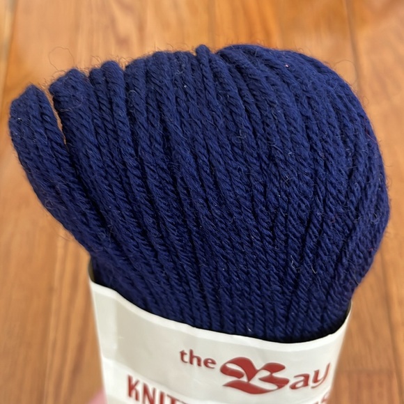 Vintage The Bay Knitting Worsted Skein of Navy Blue Pure Wool - Picture 3 of 3